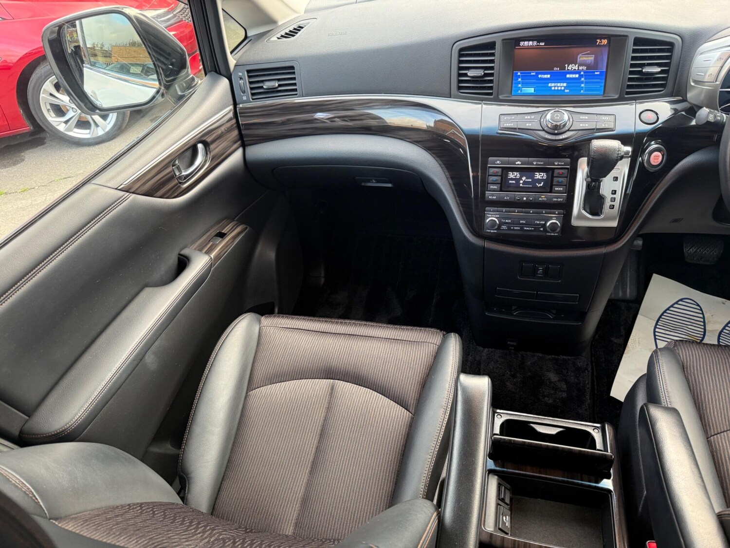 Used Nissan Elgrand for sale - 76527996: Photo 45