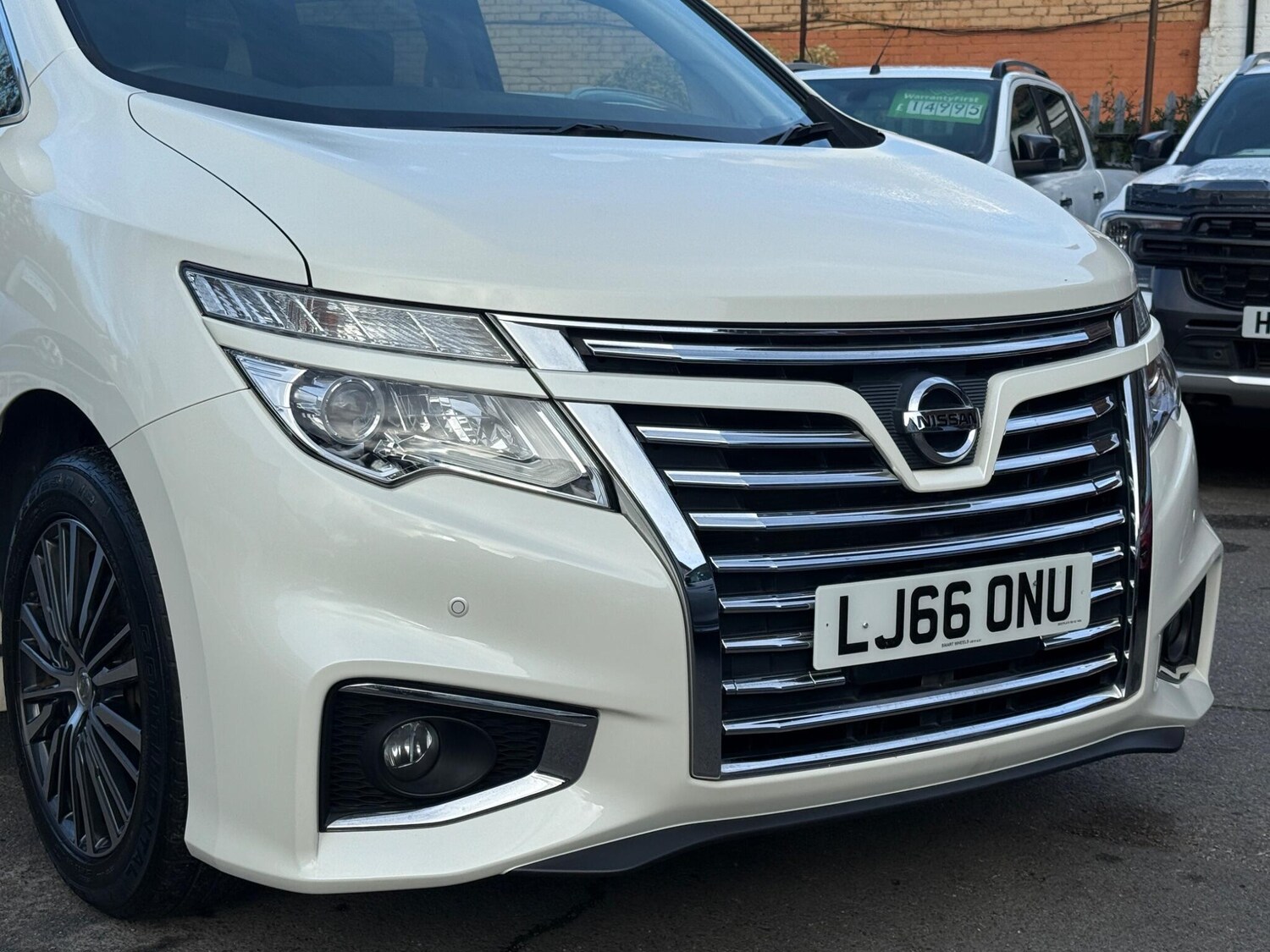 Used Nissan Elgrand for sale - 76527996: Photo 47