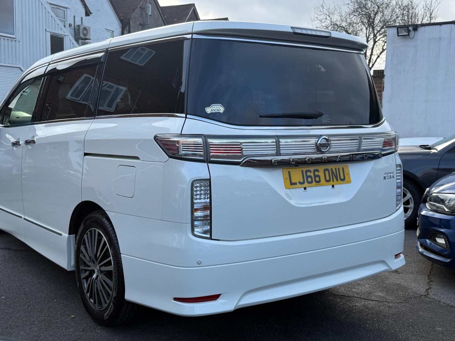 Used Nissan Elgrand for sale - 76527996: Photo 5