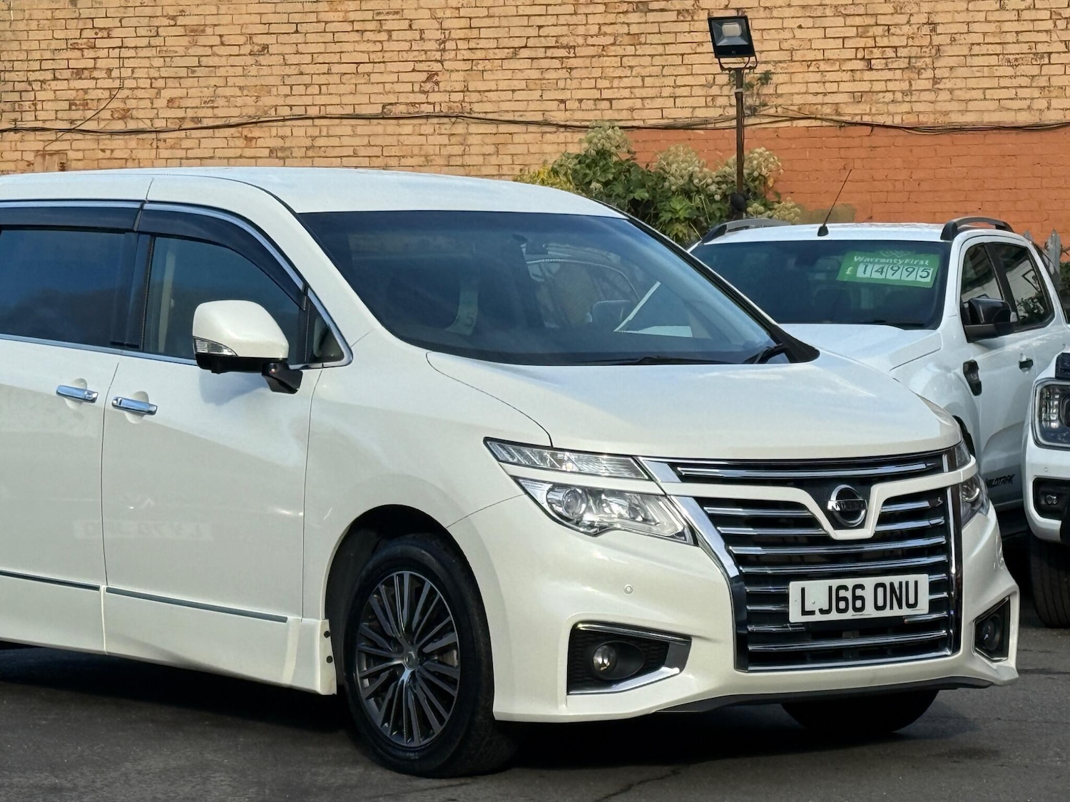 Used Nissan Elgrand for sale - 76527996: Photo 6