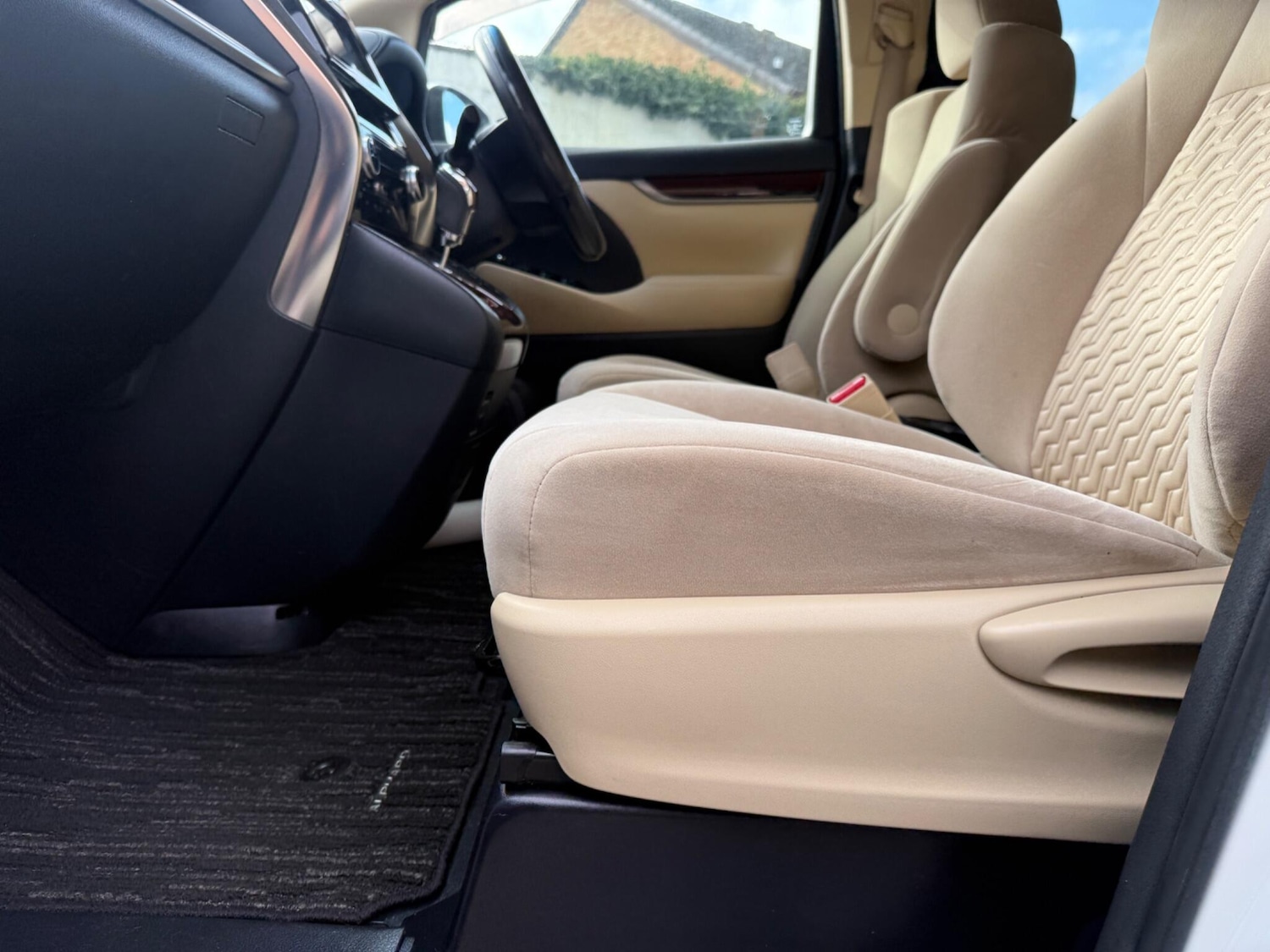 Used Toyota Alphard 2025 for sale - 77345112: Photo 45