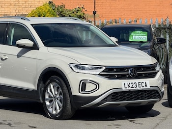 Used Volkswagen T-Roc 2023 for sale - 77940721: Photo