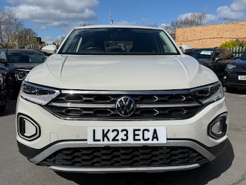 Used Volkswagen T-Roc 2023 for sale - 77940721: Photo