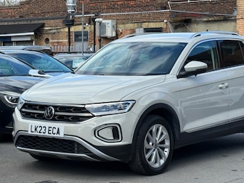 Used Volkswagen T-Roc 2023 for sale - 77940721: Photo