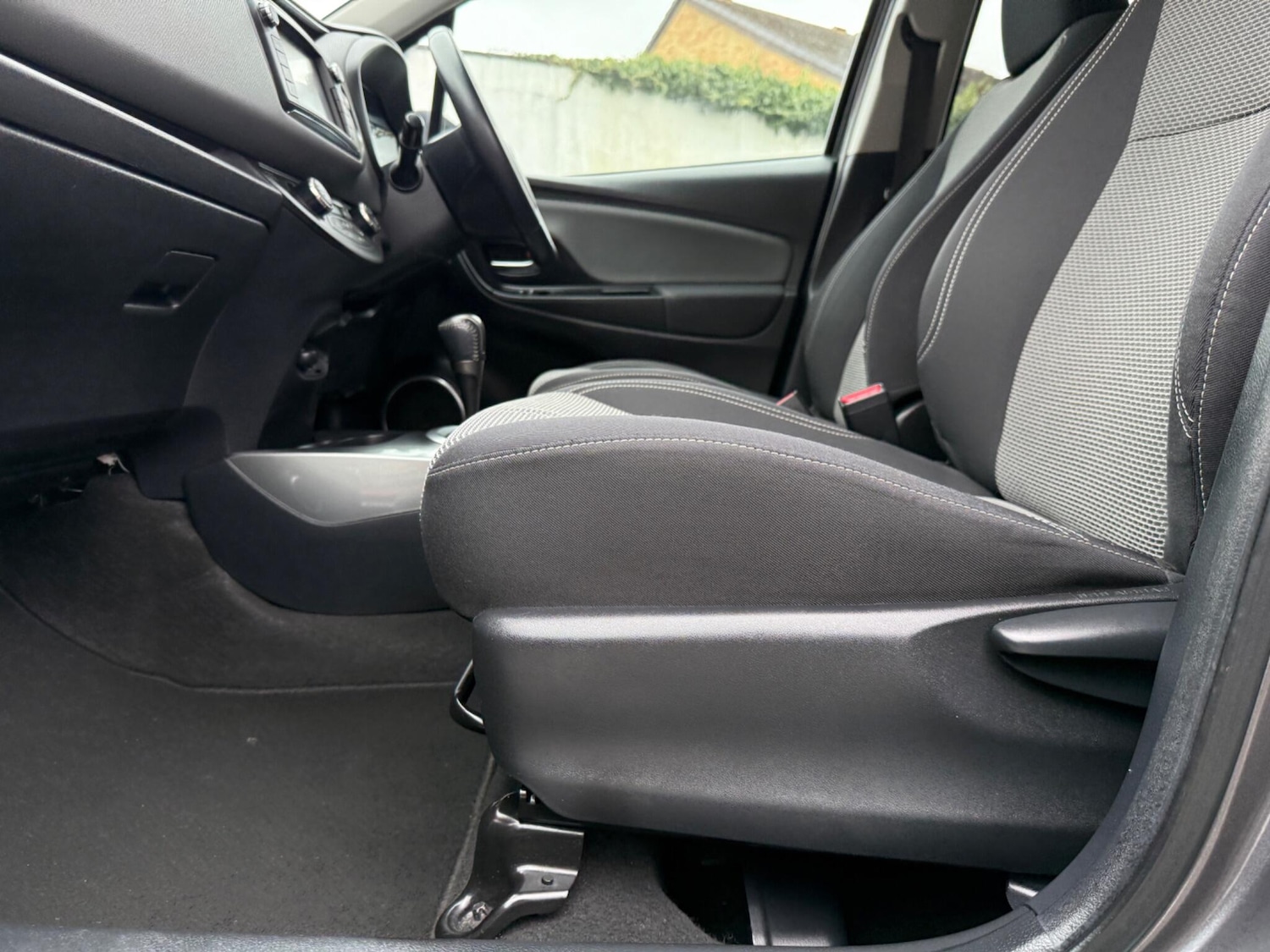 Used Toyota Yaris 2015 for sale - 78006598: Photo 47