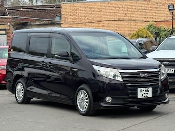 Used Toyota Noah 2016 for sale - 76446647: Photo