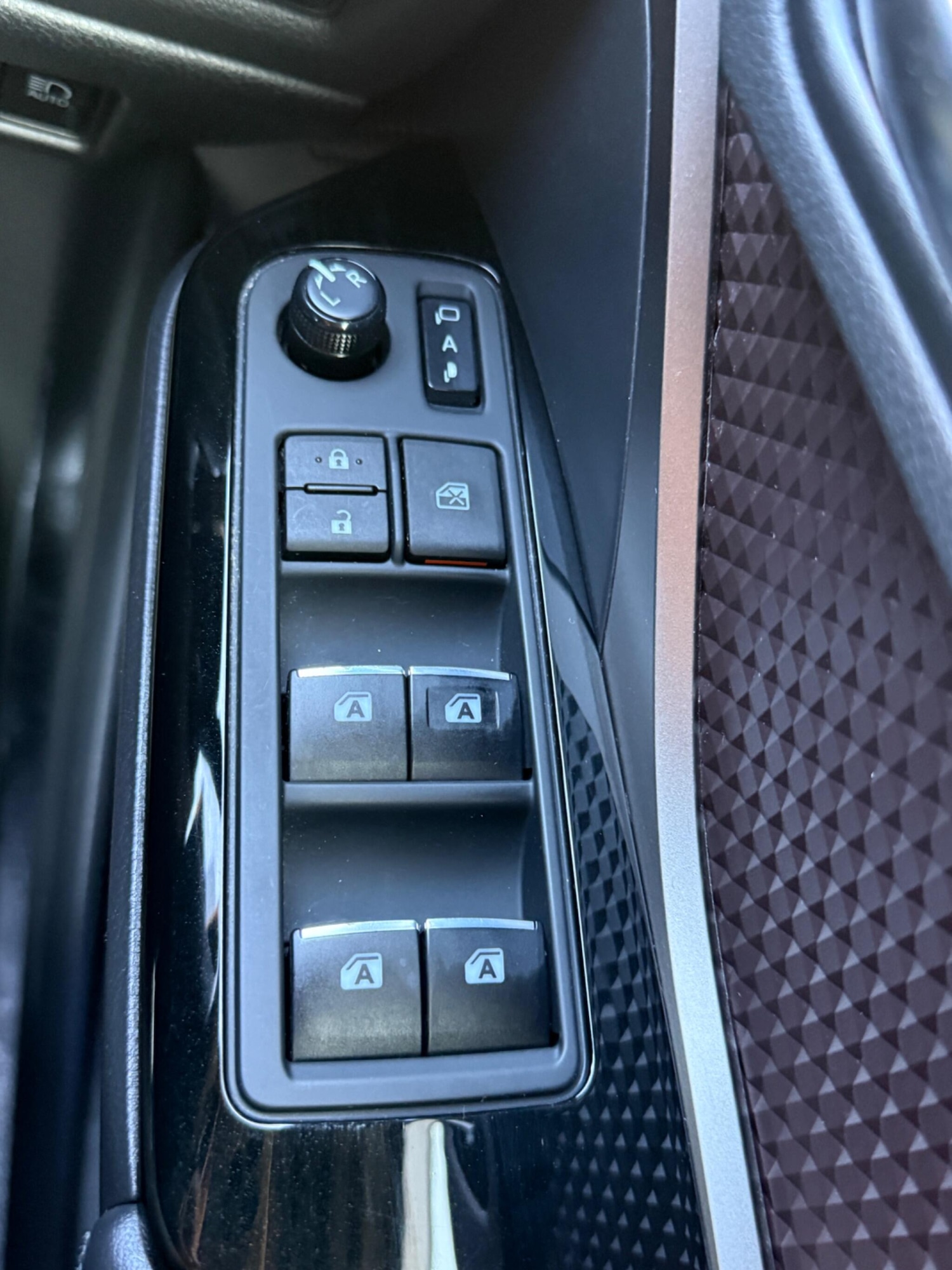 Used Toyota C-HR 2024 for sale - 77977923: Photo 26