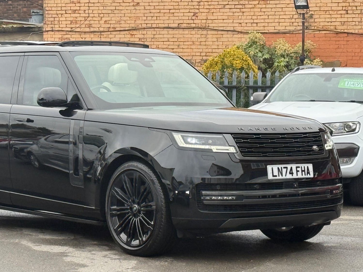 Used Land Rover Range Rover 2025 for sale - 76689157: Photo 2