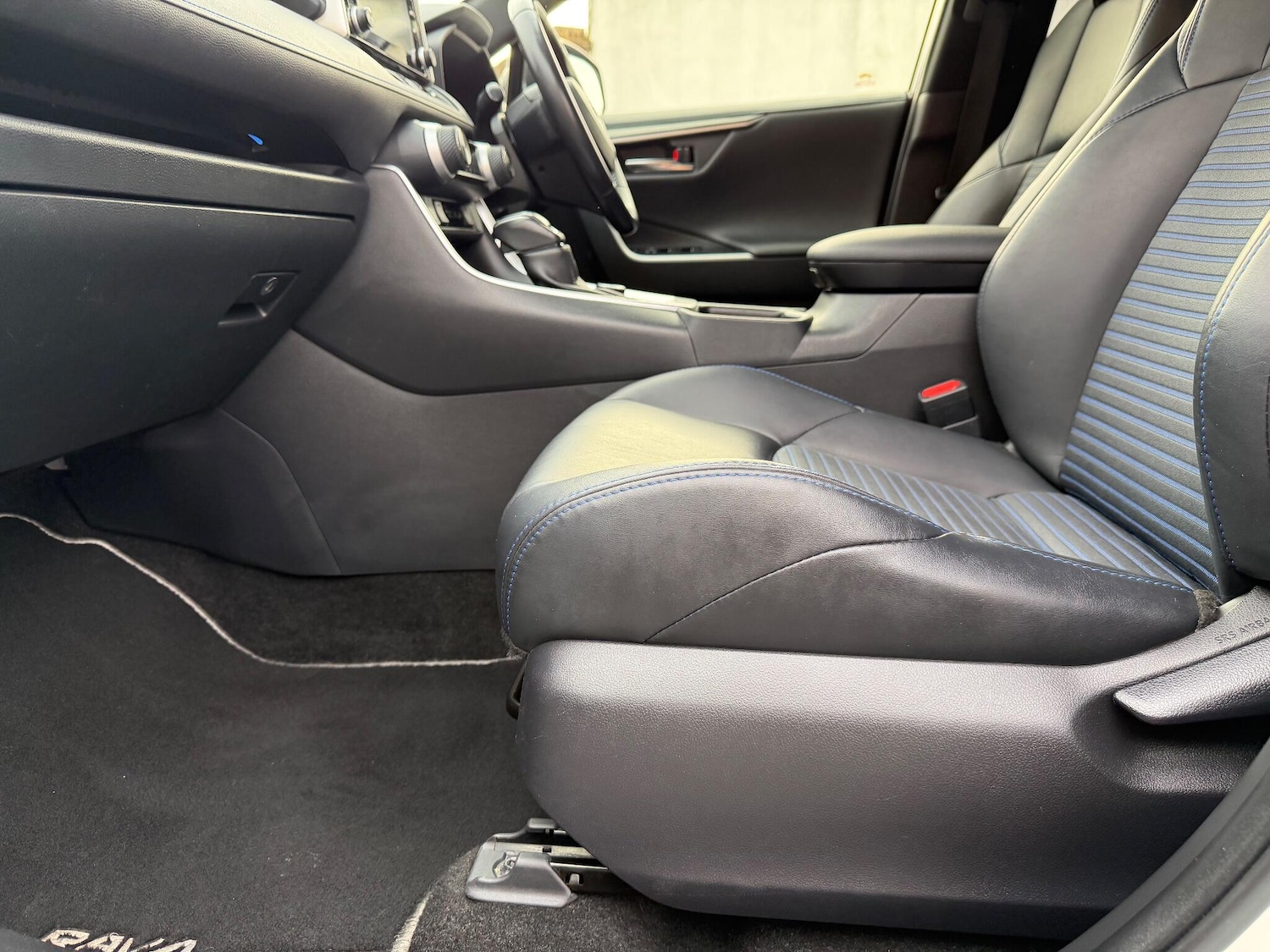 Used Toyota RAV4 2019 for sale - 76499692: Photo 38