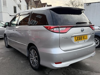 Used Toyota Estima 2018 for sale - 76527739: Photo