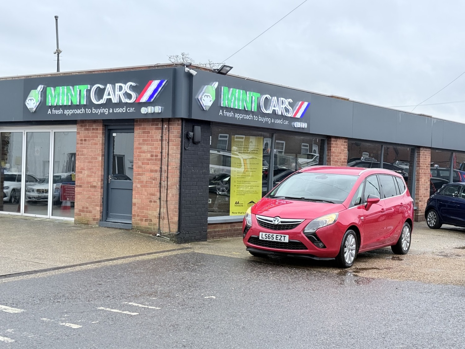 Used Vauxhall Zafira Tourer 2015 for sale - 77251275: Photo 2