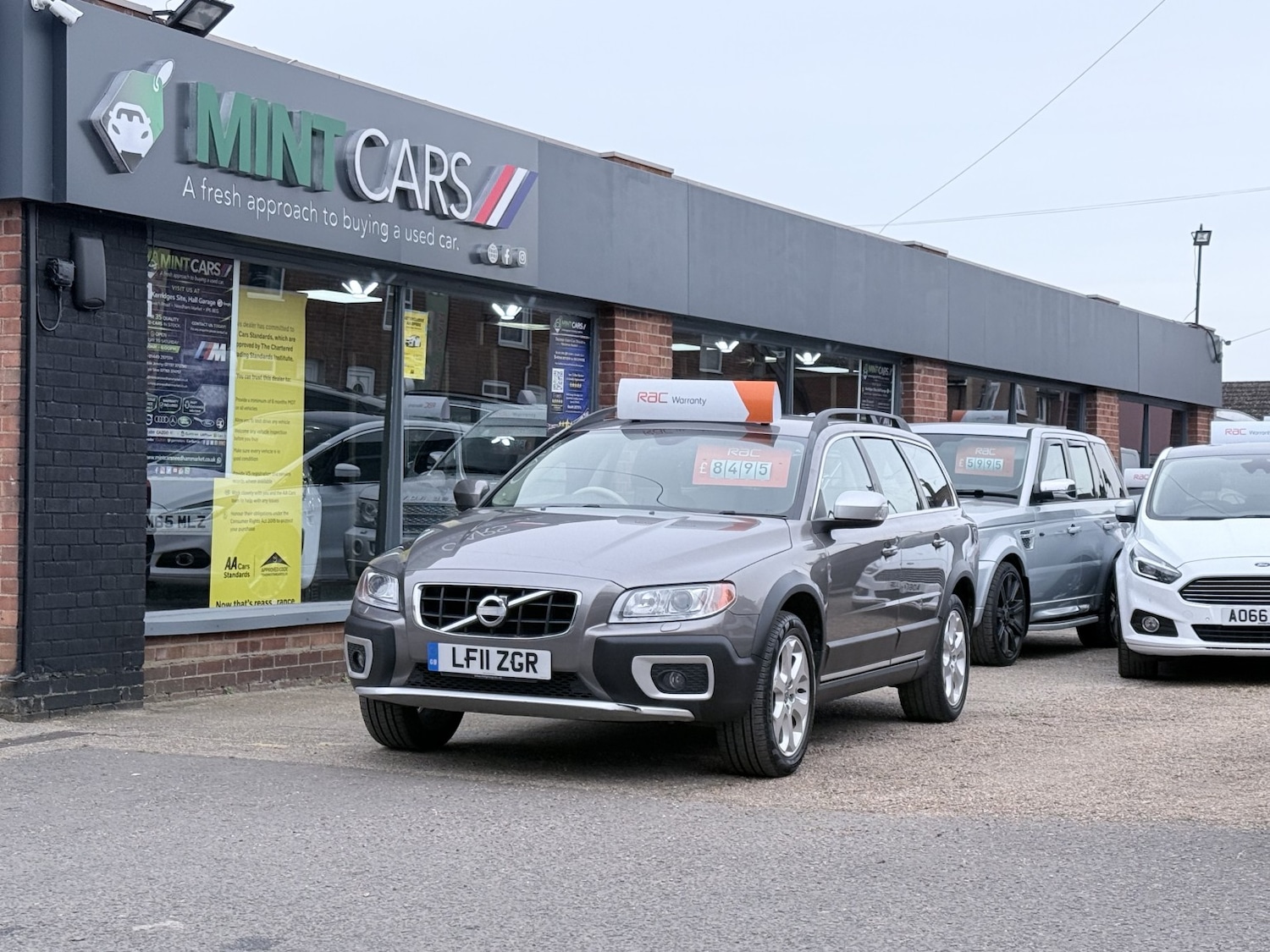 Used Volvo XC70 2011 for sale - 78176052: Photo 2