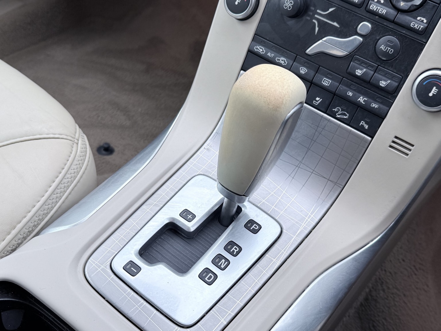 Used Volvo XC70 2011 for sale - 78176052: Photo 25