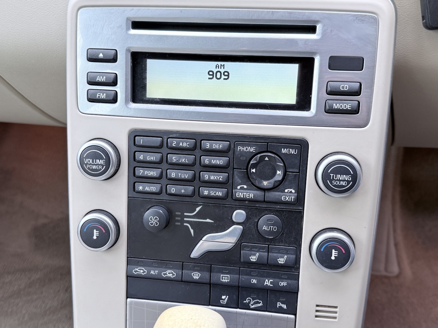 Used Volvo XC70 2011 for sale - 78176052: Photo 26