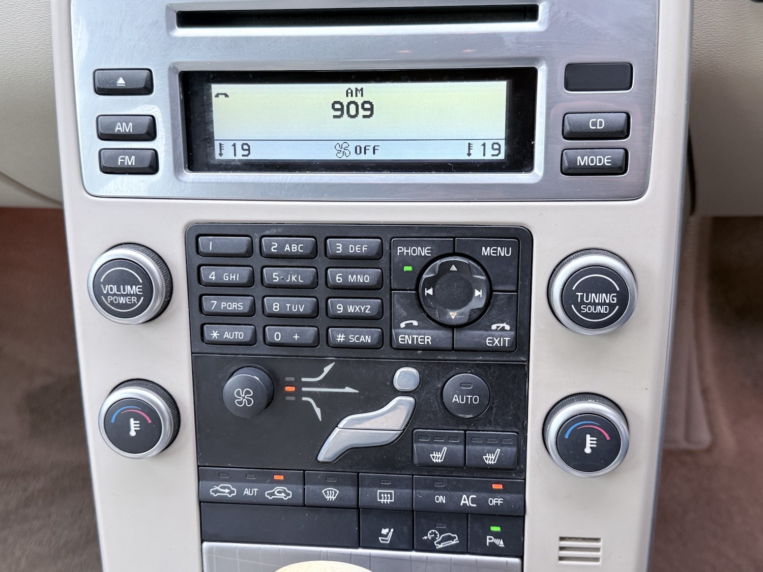 Used Volvo XC70 2011 for sale - 78176052: Photo 27