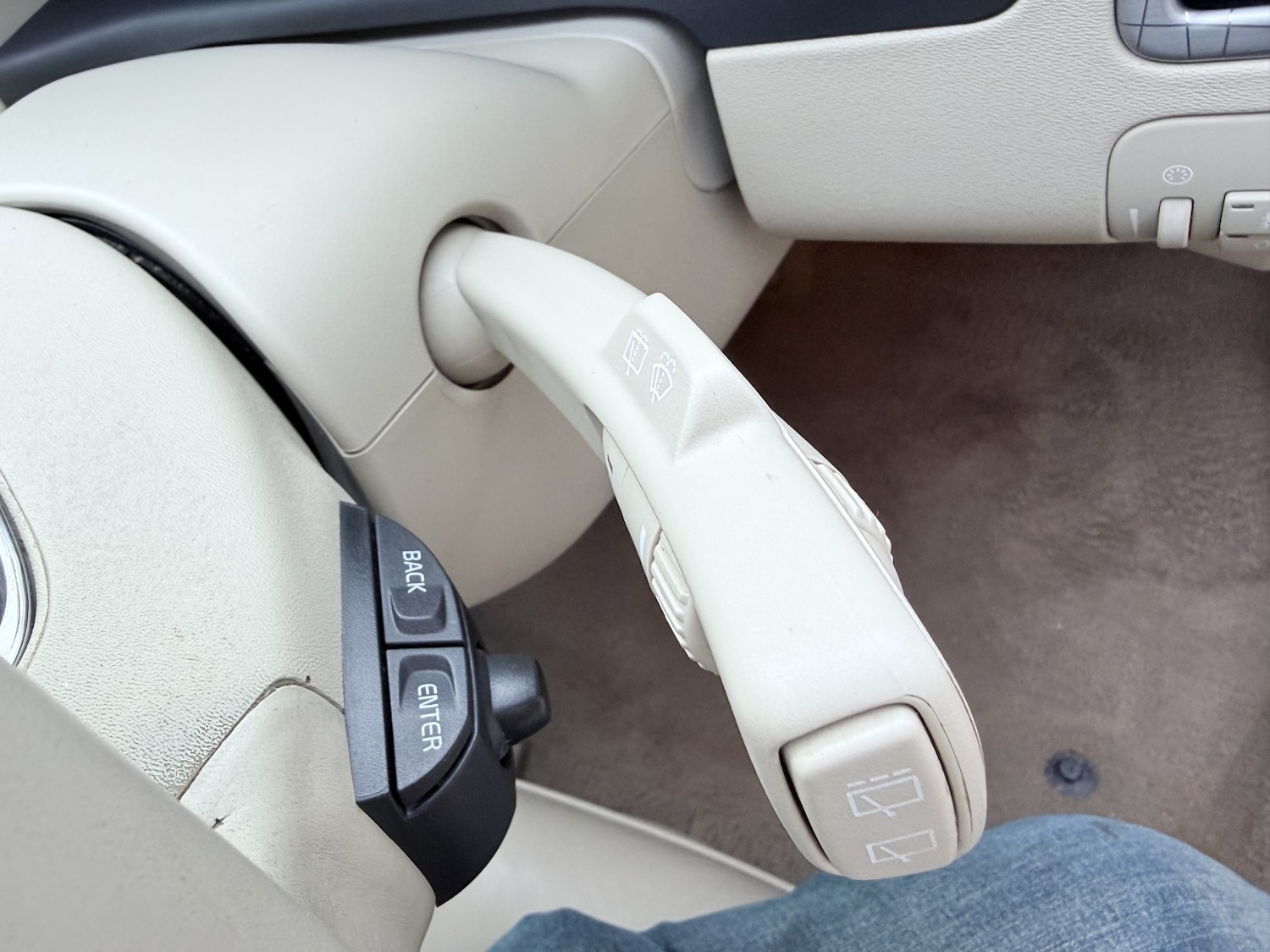 Used Volvo XC70 2011 for sale - 78176052: Photo 31