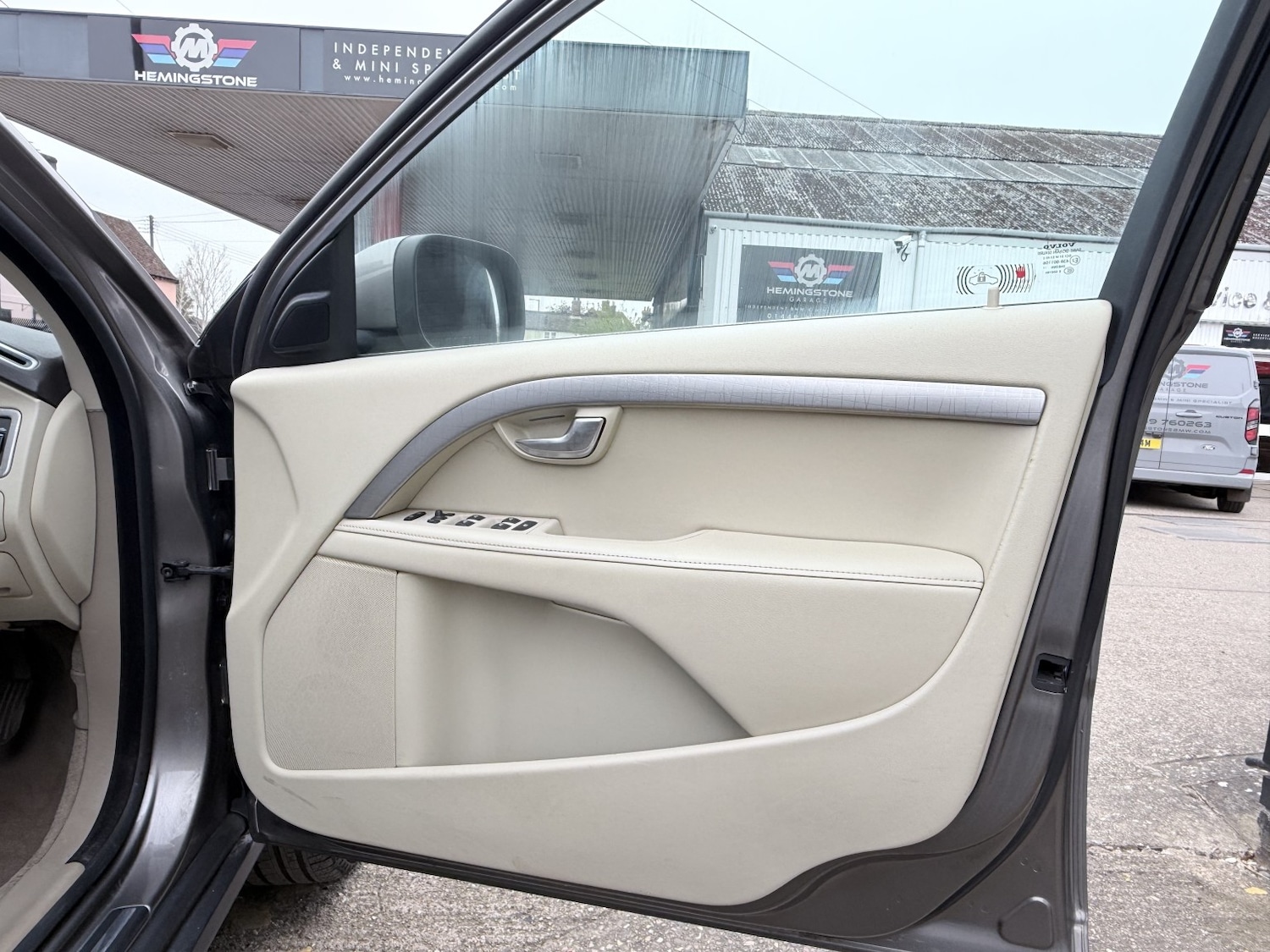 Used Volvo XC70 2011 for sale - 78176052: Photo 43