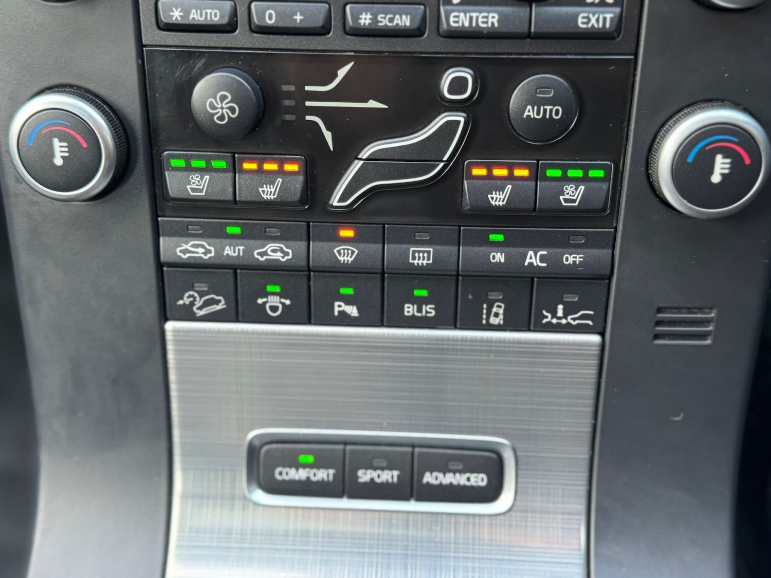 Used Volvo XC70 2008 for sale - 76670764: Photo 34