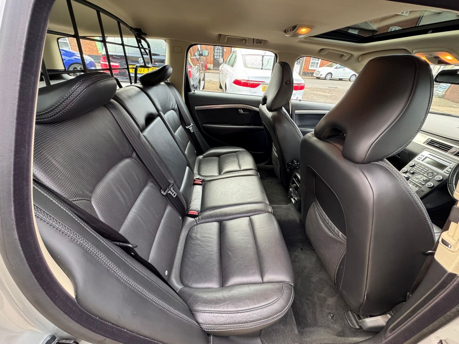 Used Volvo XC70 2008 for sale - 76670764: Photo 37