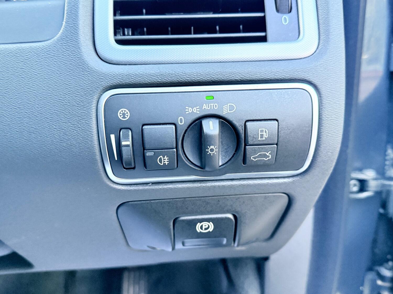 Used Volvo V70 2015 for sale - 76374221: Photo 38