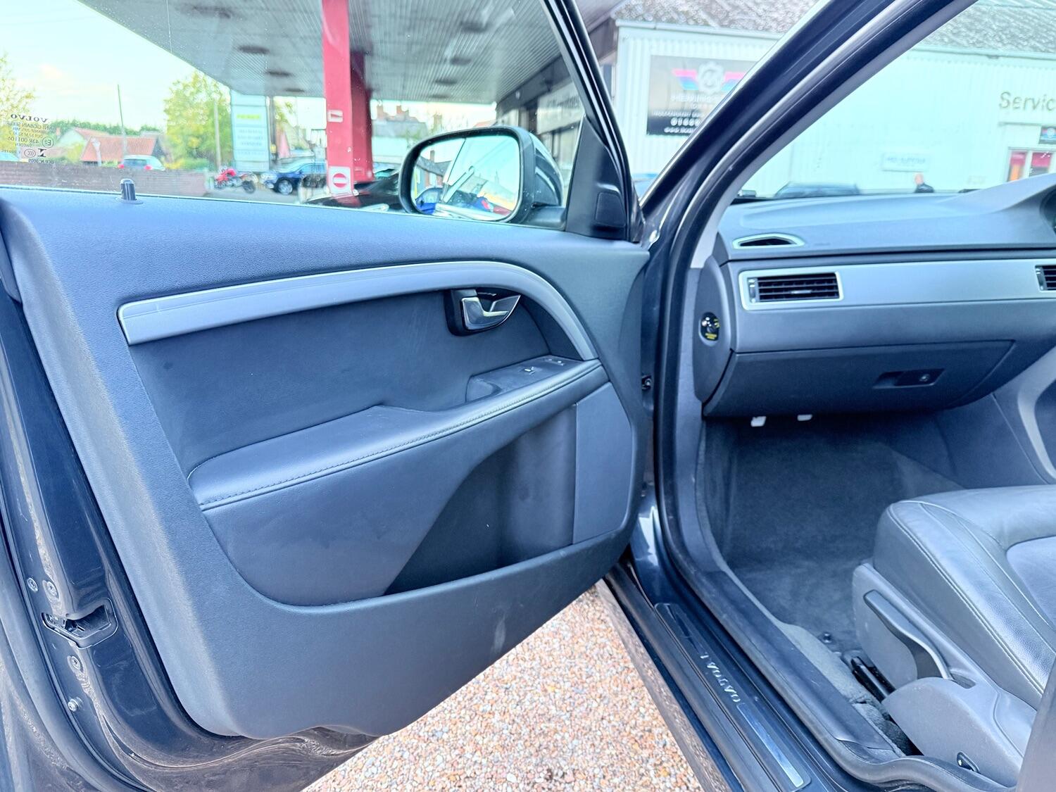 Used Volvo V70 2015 for sale - 76374221: Photo 50