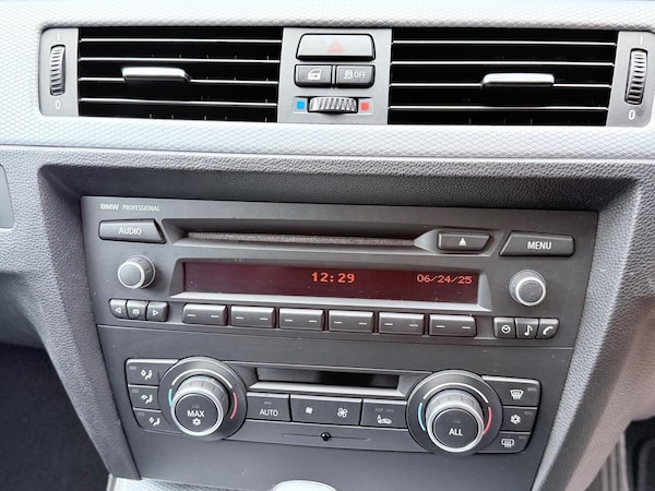Used BMW 3 Series 2011 for sale - 75361603: Photo 32