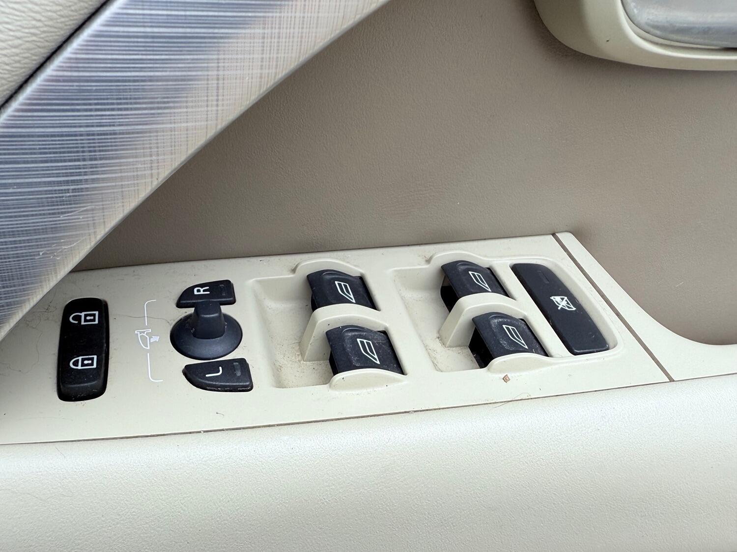 Used Volvo V70 2008 for sale - 75968644: Photo 39