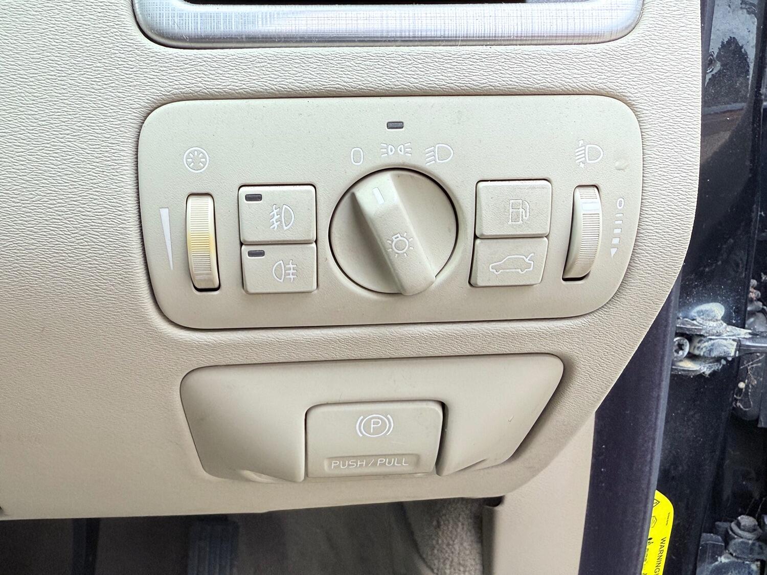 Used Volvo V70 2008 for sale - 75968644: Photo 40