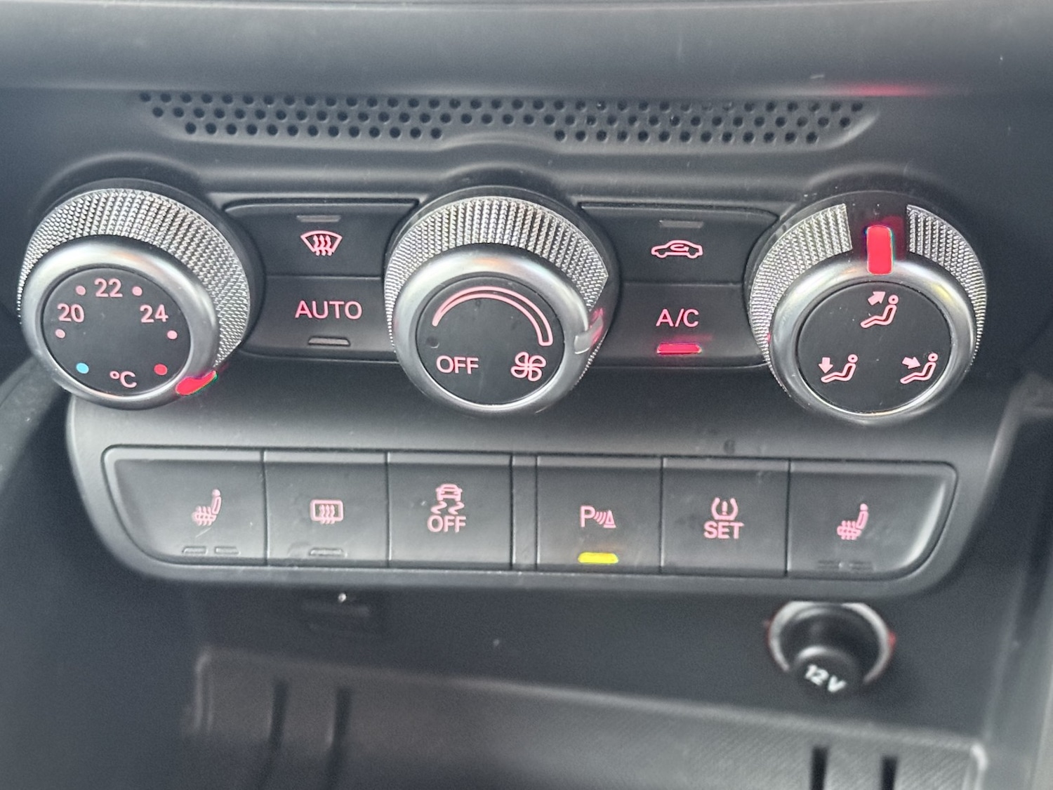 Used Audi A1 2013 for sale - 77403659: Photo 24