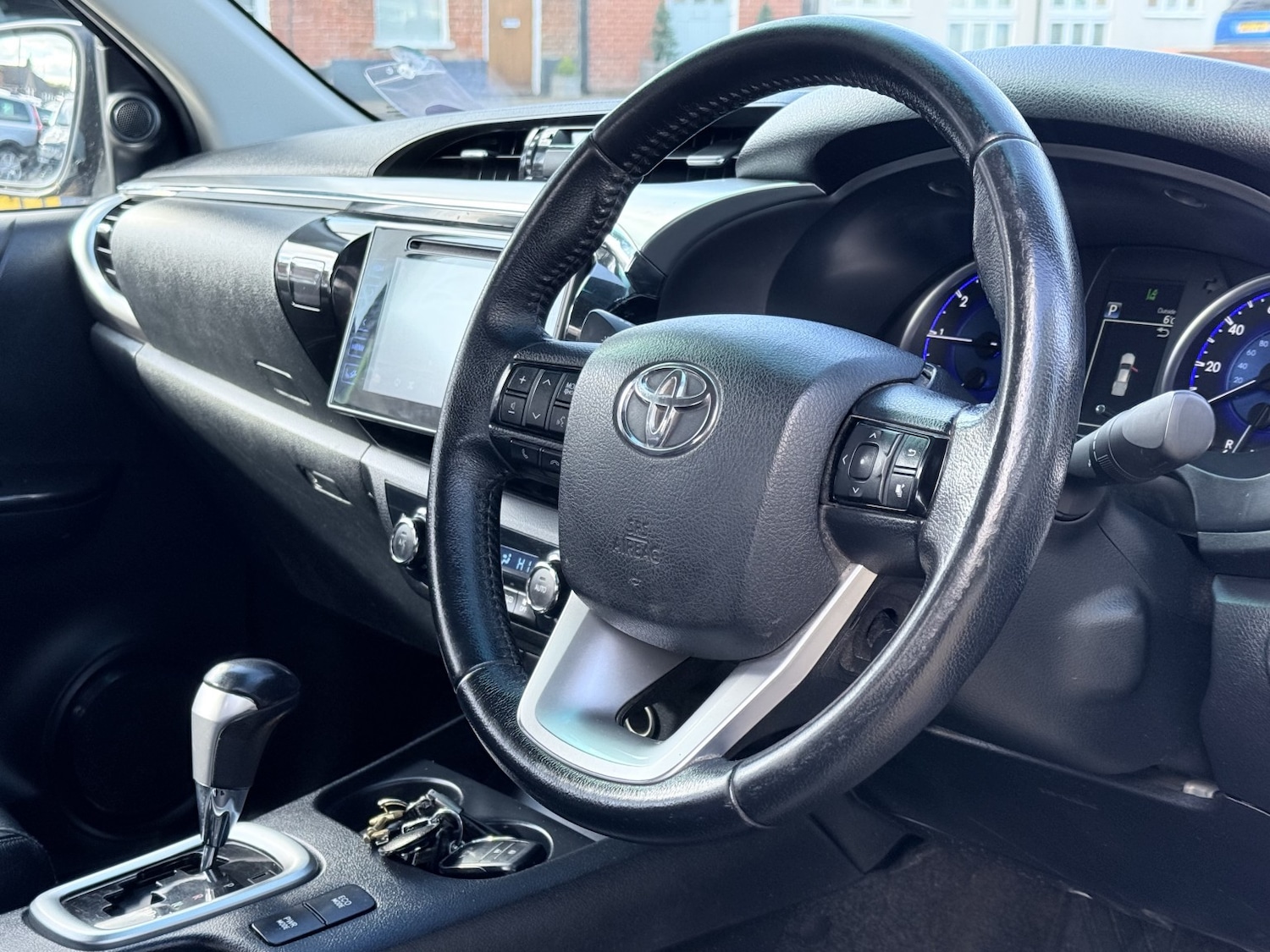 Used Toyota Hilux 2016 for sale - 77558563: Photo 32