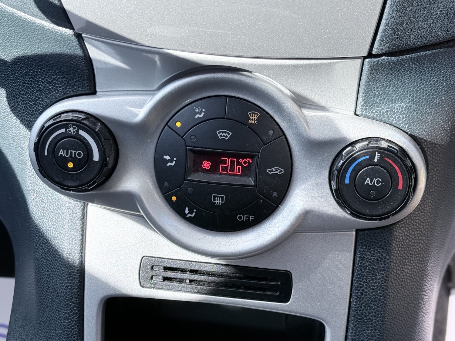 Used Ford Fiesta 2012 for sale - 77453036: Photo 28