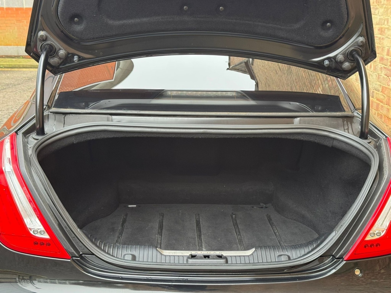 Used Jaguar XJ 2012 for sale - 77888441: Photo 29