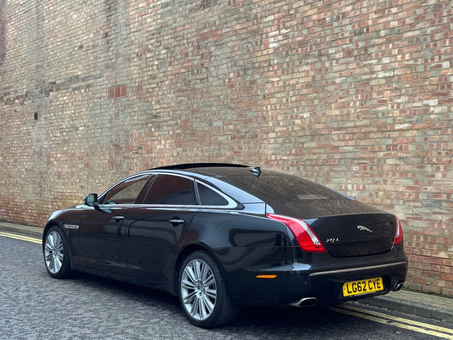 Used Jaguar XJ 2012 for sale - 77888441: Photo 3