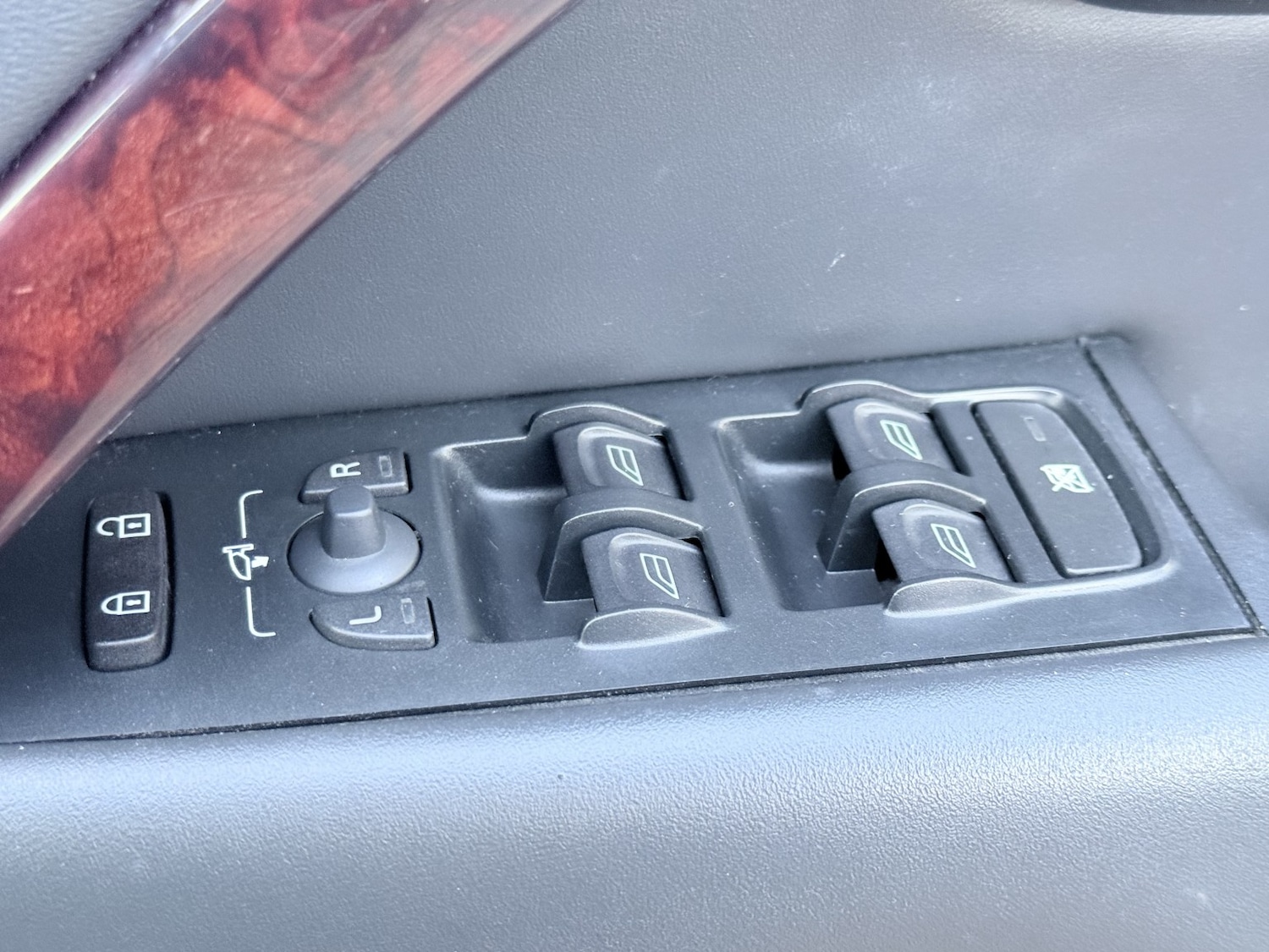 Used Volvo V70 2007 for sale - 76242874: Photo 25