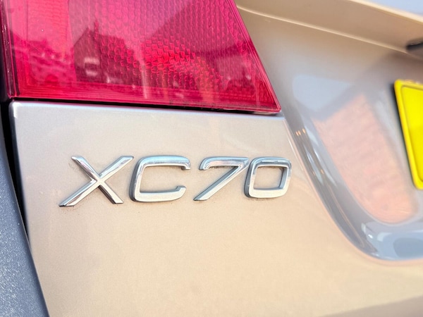 Used Volvo XC70 2010 for sale - 75095306: Photo 26