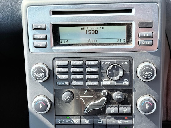 Used Volvo XC70 2010 for sale - 75095306: Photo 38