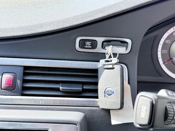 Used Volvo XC70 2010 for sale - 75095306: Photo 39