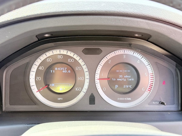 Used Volvo XC70 2010 for sale - 75095306: Photo 40