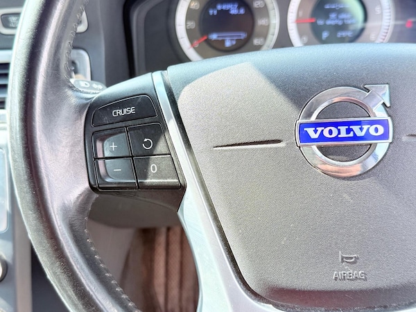 Used Volvo XC70 2010 for sale - 75095306: Photo 42