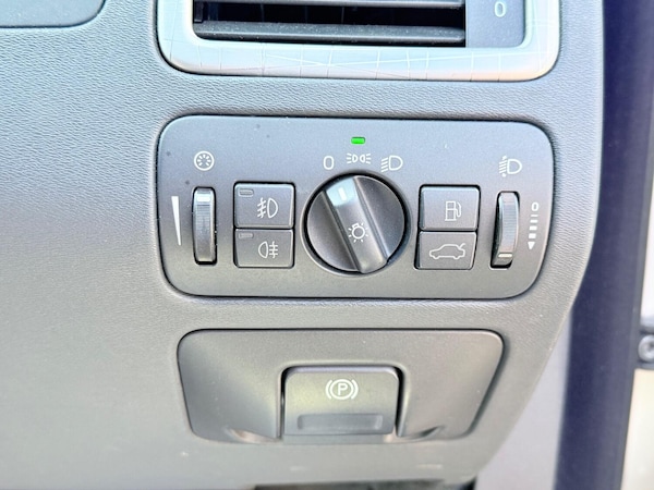 Used Volvo XC70 2010 for sale - 75095306: Photo 45