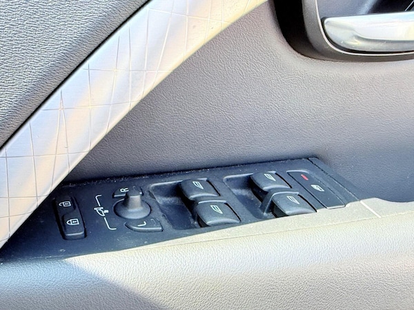 Used Volvo XC70 2010 for sale - 75095306: Photo 51
