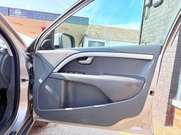 Used Volvo XC70 2010 for sale - 75095306: Photo 52