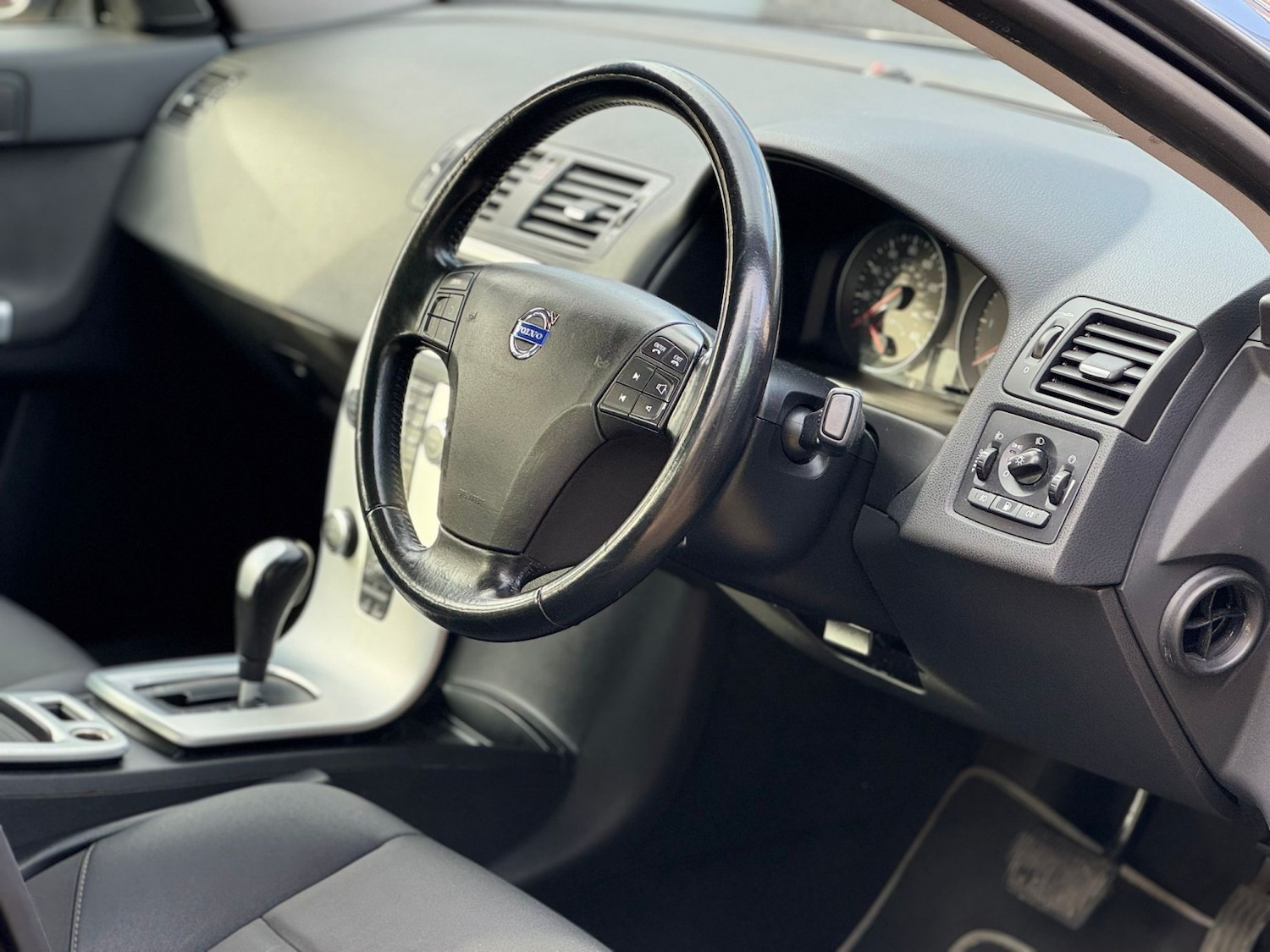 Used Volvo S40 2010 for sale - 76670765: Photo 28