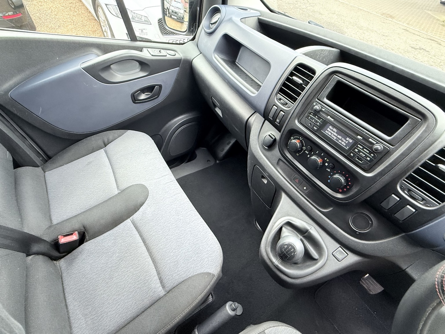 Used Vauxhall Vivaro 2015 for sale - 77323587: Photo 25