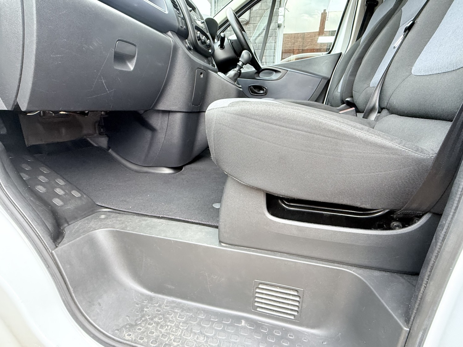 Used Vauxhall Vivaro 2015 for sale - 77323587: Photo 37