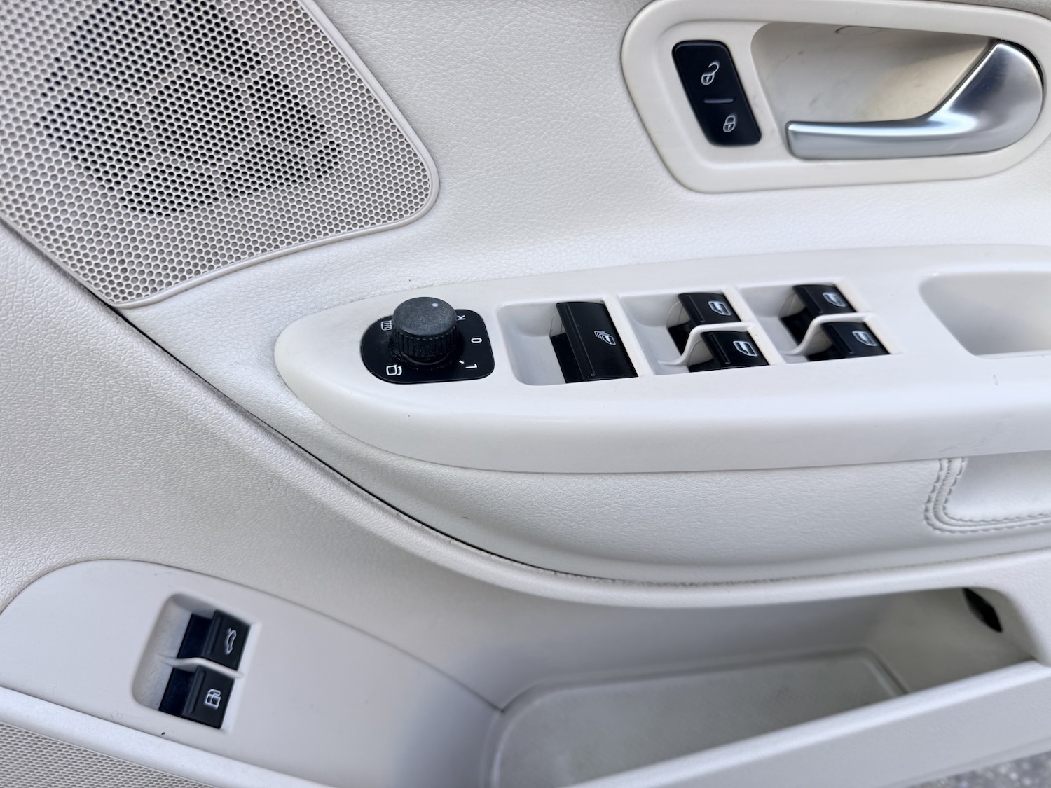 Used Volkswagen EOS 2009 for sale - 77961937: Photo 25