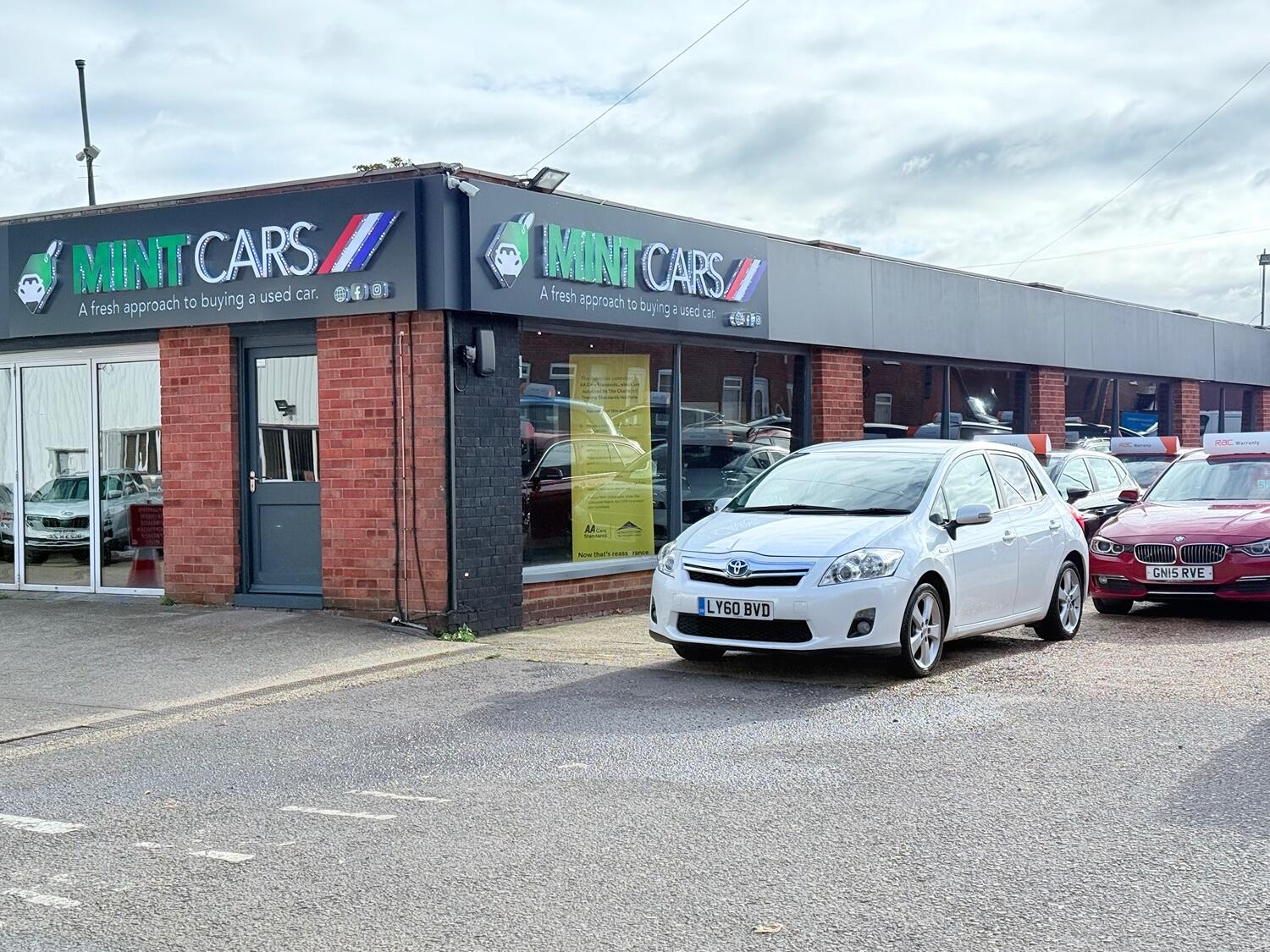 Used Toyota Auris 2011 for sale - 76374169: Photo 2