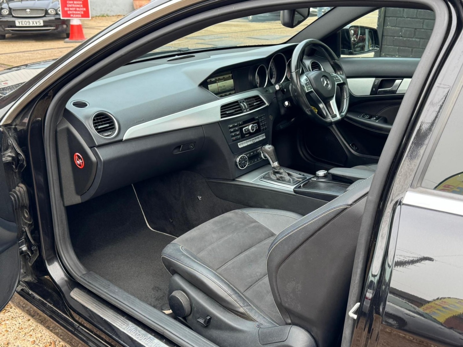 Used Mercedes-Benz C Class 2015 for sale - 76670766: Photo 37