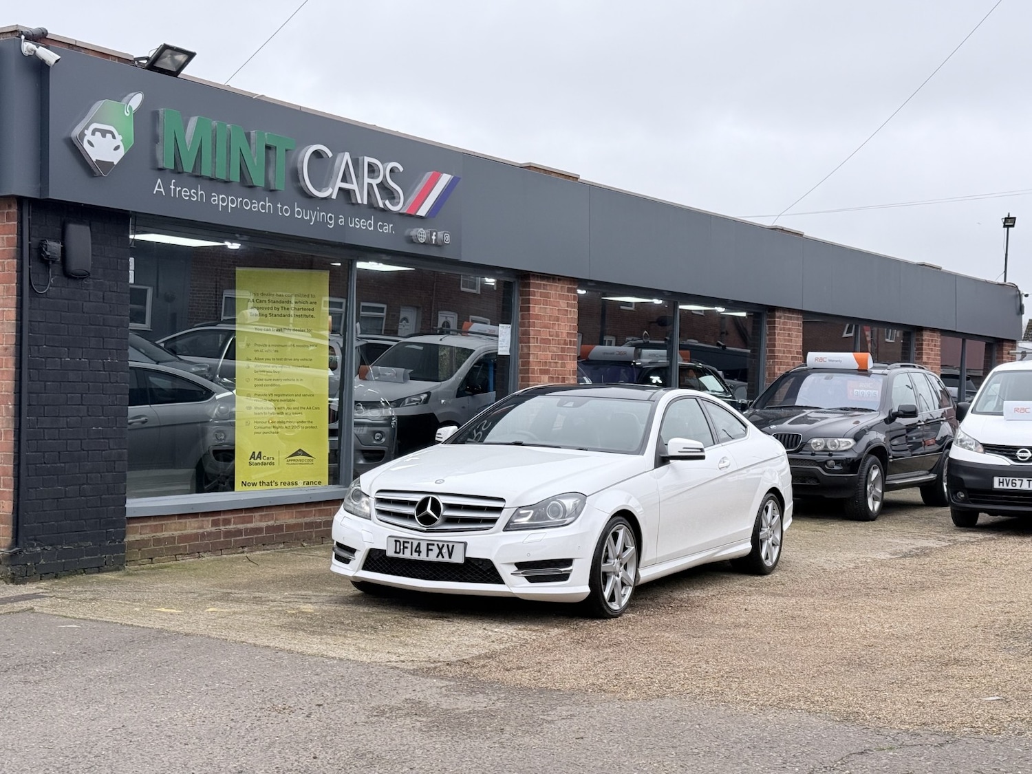 Used Mercedes-Benz C Class 2014 for sale - 77662229: Photo 2