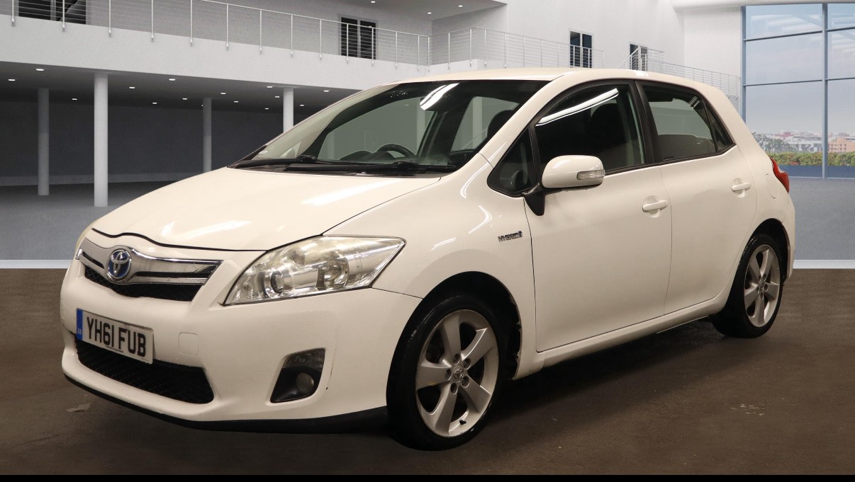 Used Toyota Auris 2011 for sale - 76596552: Photo 2